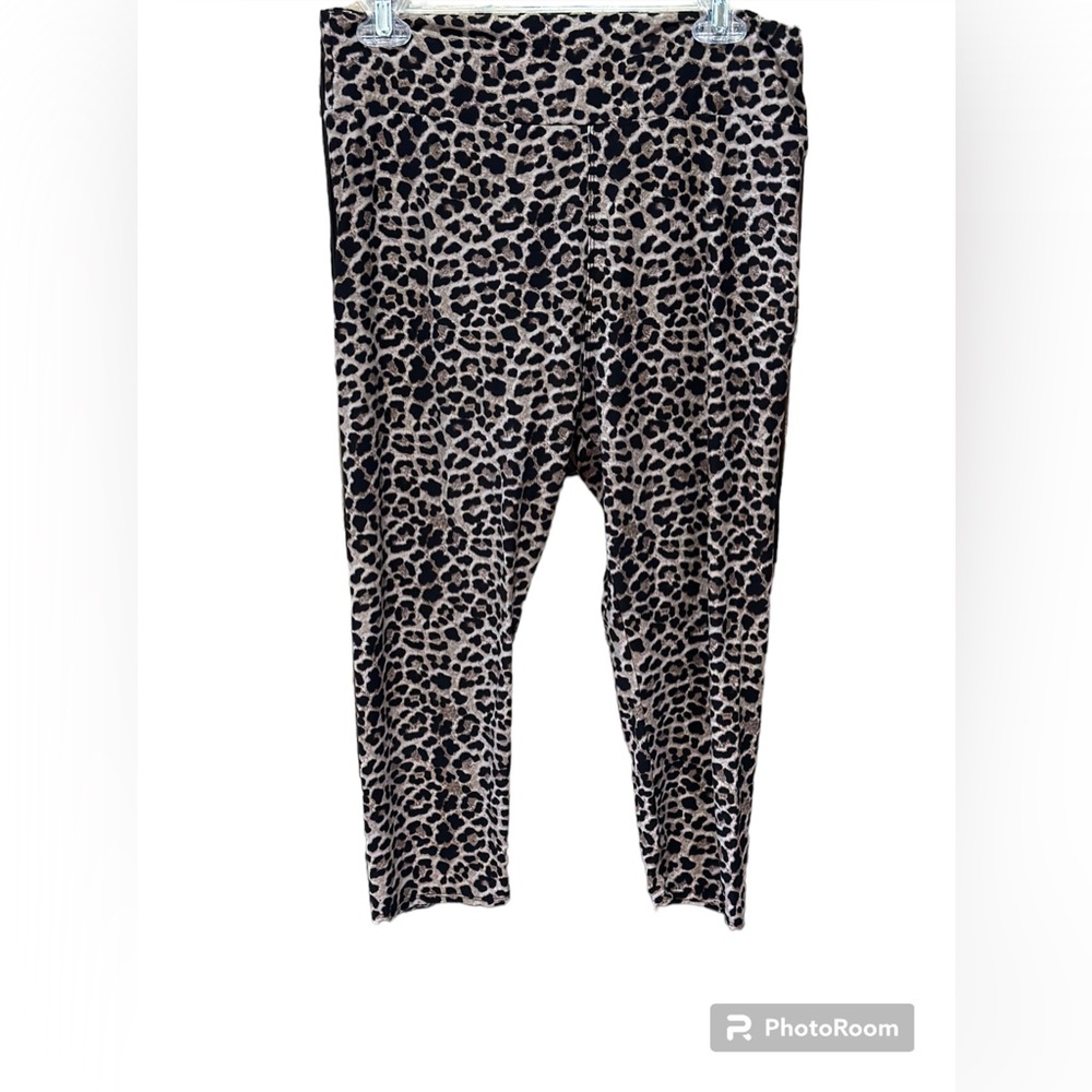 Leopard print capri leggings